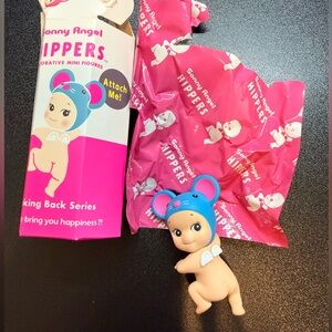 Sonny Angel Hippers Looking Back series - mouse